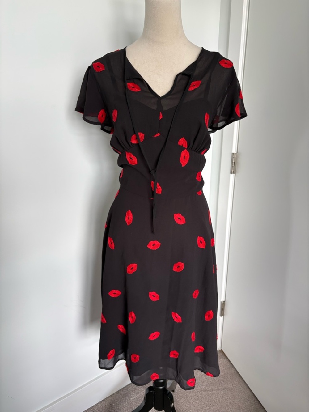 Voodoo Vixen Kiss dress - Picture 5 of 12